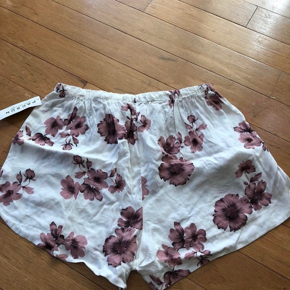 Brandy Melville Floral Eve Shorts Cherry Blossom Sakura RARE NWT - Picture 7 of 7